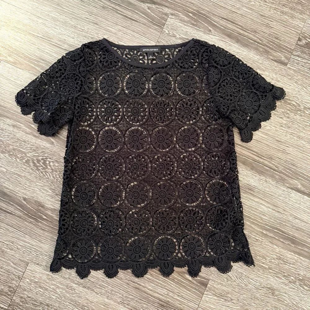Banana Republic Knit Lace Short Sleeve Top